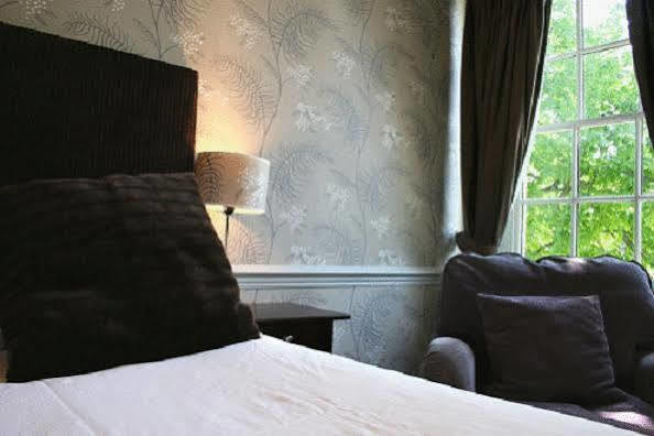 The Fleece Hotel Witney Exterior photo